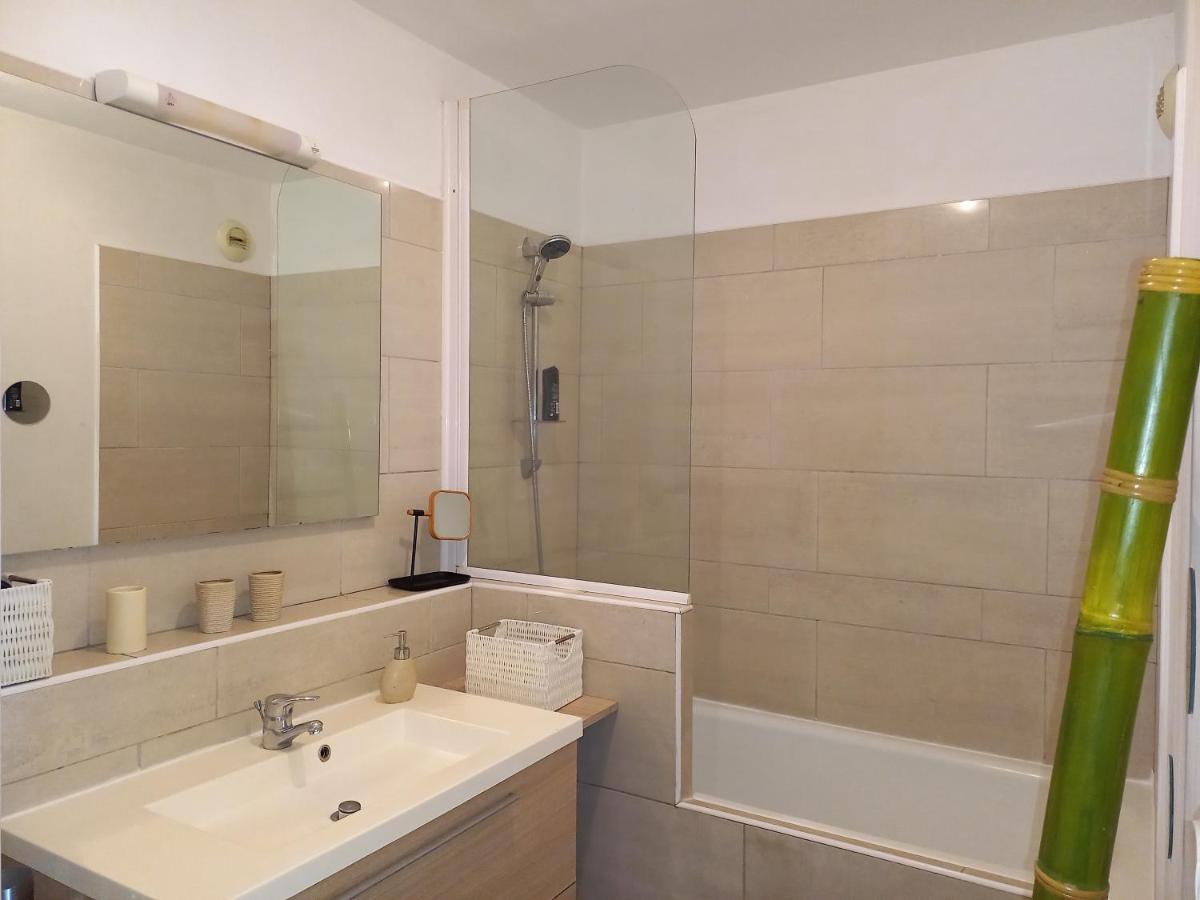 Bel Appartement Avec Terrasse Proche Des Plages Saint-Gilles-les Bains Ngoại thất bức ảnh