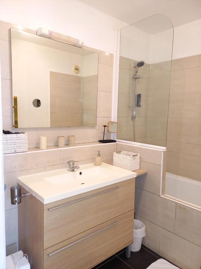 Bel Appartement Avec Terrasse Proche Des Plages Saint-Gilles-les Bains Ngoại thất bức ảnh